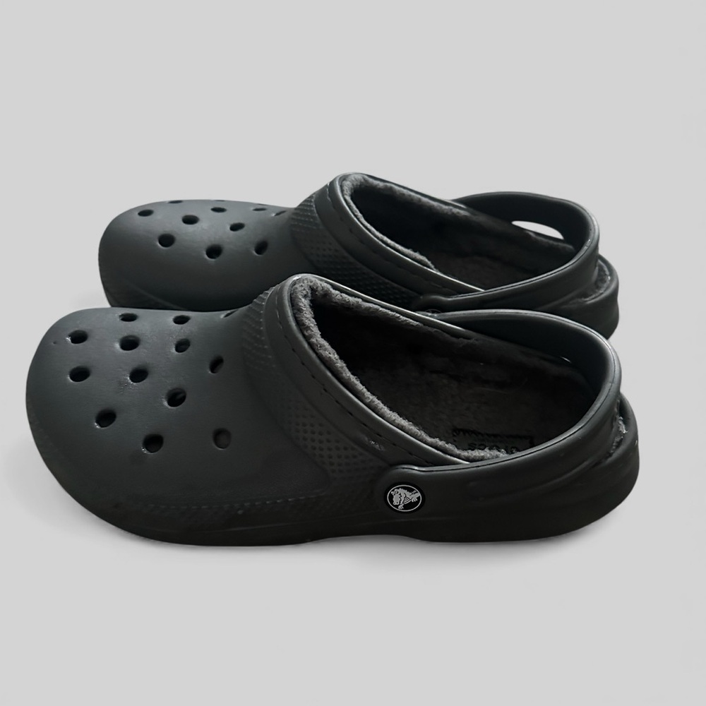 Crocs Lined Slip on Shoes Dark Gray Clogs Men 8 Women 10
